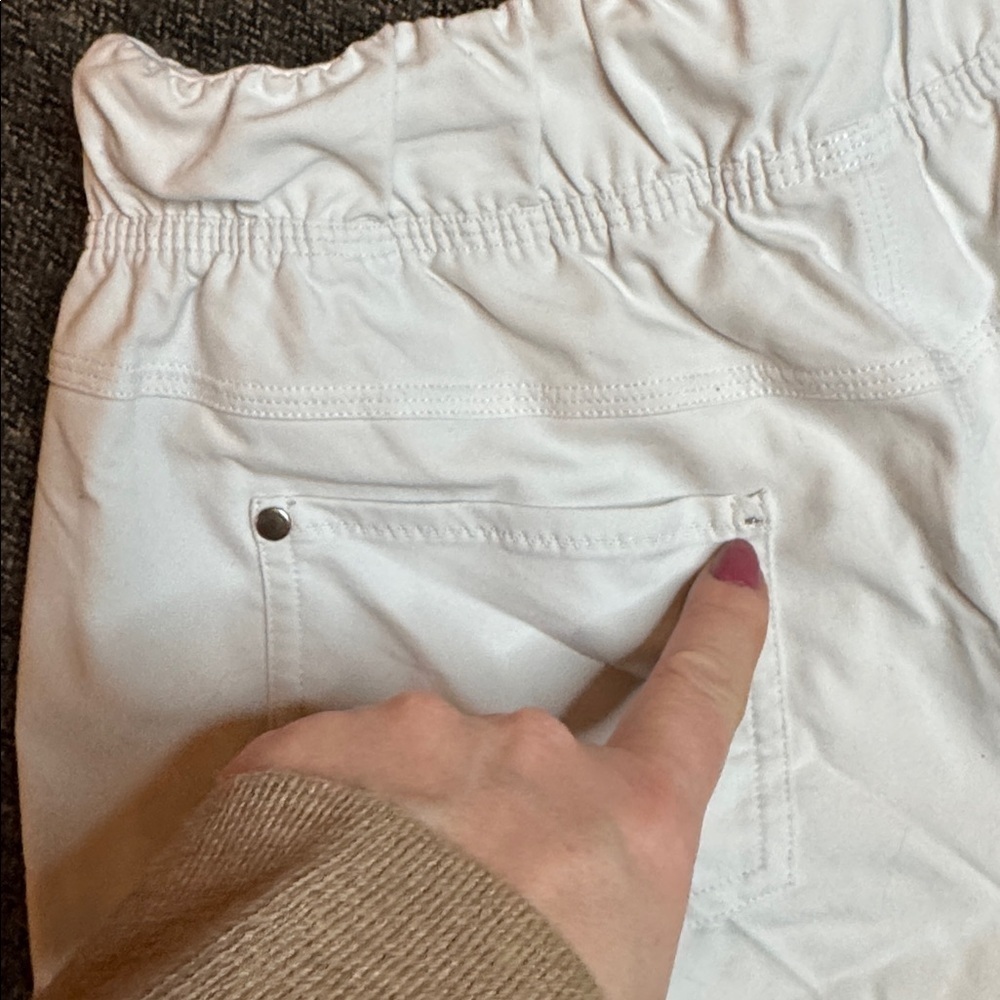 Lululemon Athletica Light Gray Athletic Shorts sz 4 - Picture 8 of 8
